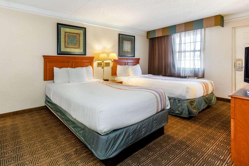 La Quinta Inn By Wyndham Bossier City Room photo